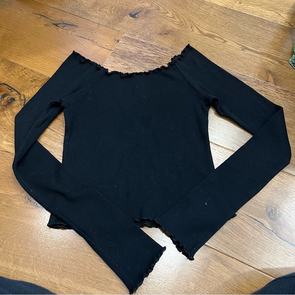 Brandy Melville- Black Frilled Long-Sleeve - Picture 4 of 4